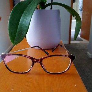 Purple tortoise shell pattern librarian rectangular glasses